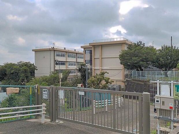 川崎市立有馬小学校(約880m)