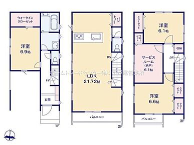 1階に洗面所、帰宅後すぐに手が洗えます♪LDKは広々２１．７２帖、人気の対面式キッチン採用！全居室に収納完備！ウォークインクローゼット付！２・３階にバルコニー設置☆ 