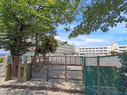 横浜市立鴨居小学校 440m(徒歩6分)
