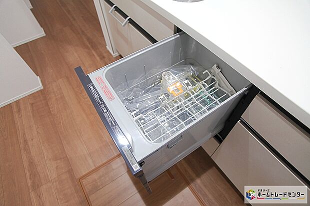 【食器洗浄乾燥機】忙しい奥様の味方、後片付けもラクラクなビルトイン食洗機付き。洗い終わった食器の水切りや乾燥としても便利です。