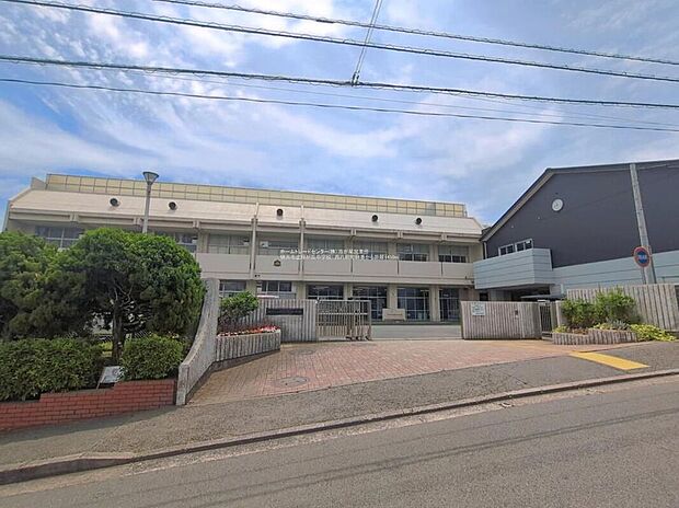 横浜市立緑が丘中学校(約1,410m)