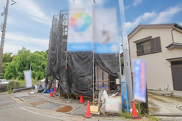 【現地外観写真】全2棟 新築分譲住宅、ラスト1棟です!
敷地形状を最大限に活かしたプランニングで快適な新生活を始められます♪