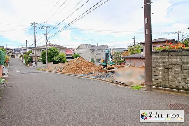 【前面道路含む現地写真】閑静な住宅街に立地します☆敷地34坪超、カースペース1台分ございます♪