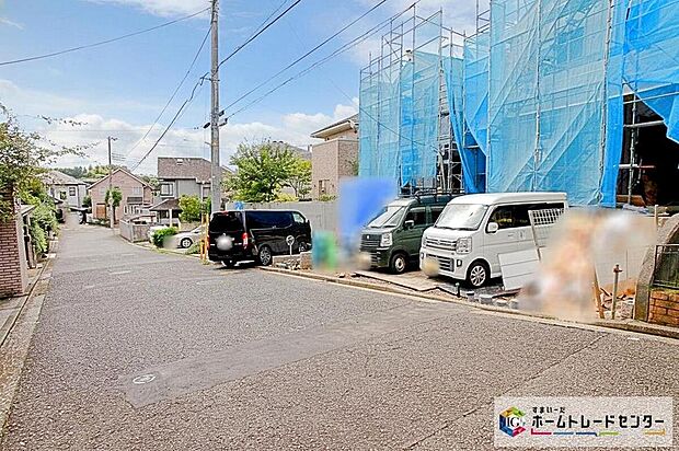 【前面道路含む現地写真】東急田園都市線「たまプラーザ」駅まで徒歩27分、またはバス9分「保木入口」停歩4分。閑静な住宅街に立地します!前面道路も6.5mと広く、駐車もらくらくです♪