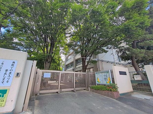 川崎市立南生田中学校(約950m)