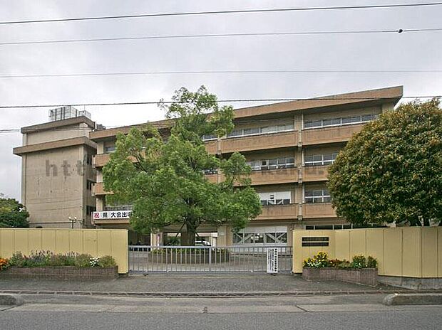 東中学校(約650m)