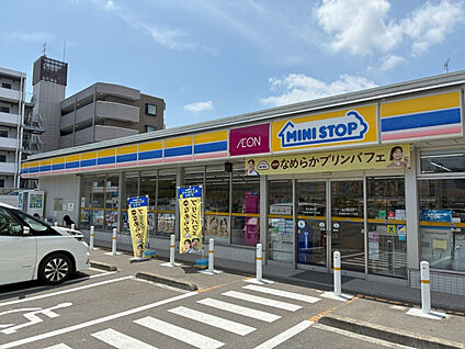 ミニストップ仙台泉中央一丁目店 現地から85m。(徒歩2分。)