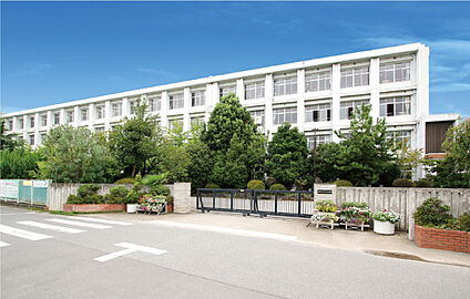 吹上北中学校 現地から1520m。(徒歩19分。)
