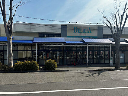 デリシア若里店 現地から700m～750m。(徒歩9分～10分。)