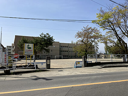 長野市立裾花小学校 現地から70m～120m。(徒歩1分～2分。)