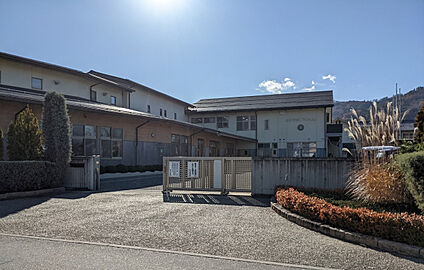 上田市立城下小学校 現地から590m。(徒歩8分。)