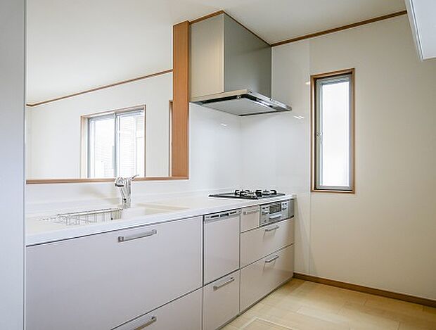 【キッチン（当社施工例）】食器洗浄乾燥機つきでお料理後も奥様のサポートをします。※イメージの為実際と異なる場合があります。