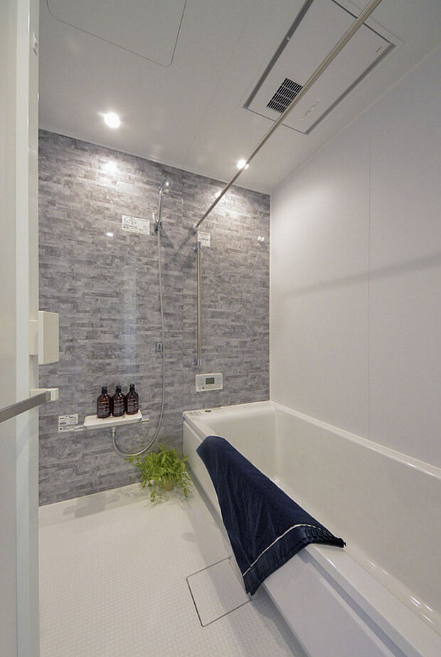 【浴室（当社施工例）】浴室暖房換気乾燥機で快適な入浴をサポートします。※イメージの為実際と異なる場合があります。