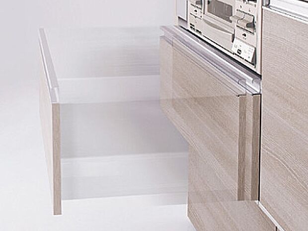 【キッチン収納（仕様）】サイレントレール・閉まる直前に引き出しをゆっくり引き込み、静かに閉まるダンパー機構付きレール。