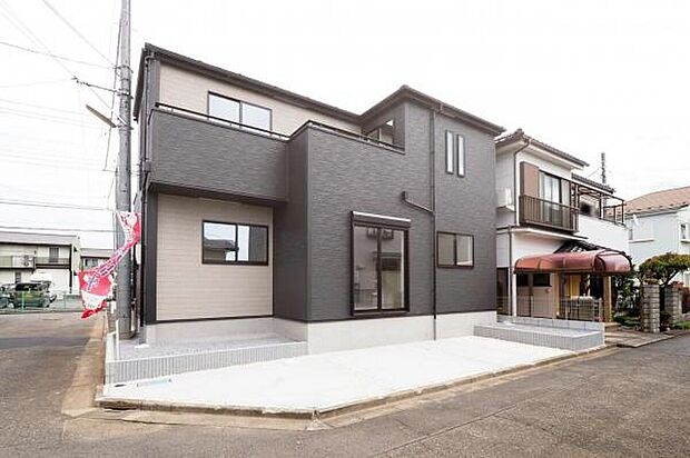 車通りが多いエリアではありませんから、駐車も出庫も楽々です。