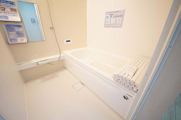 雨の日でもお洗濯物を乾かせる浴室乾燥機付きのバスルーム