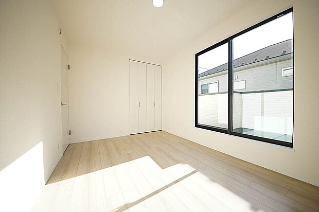 ＜B号棟　洋室＞全居室二面採光＋収納完備、どのお部屋も風通しが良く整理整頓が捗ります