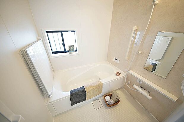 ＜B号棟　バスルーム＞乾燥機付きのバスルームなら外に干せない日でもお洗濯が捗ります