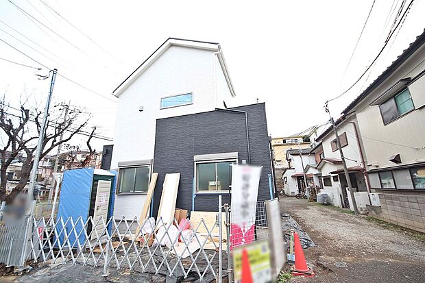 公園隣接につき四季の移ろいを感じられる緑豊かな住環境