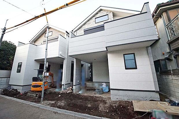 南道路で日当たり良好!全室二面採光で室内の明るさアップ