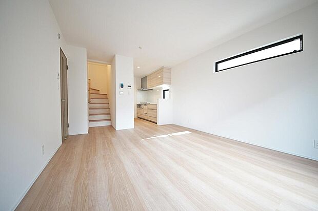 家族の交流が深まるリビングイン階段や冬でも温かく過ごせる床暖房を備えたLDK