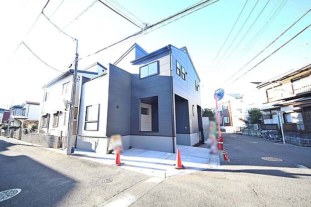 5.8m公道の角地につき開放感良好！ご家族で車に乗る方に嬉しいカースペース2台可