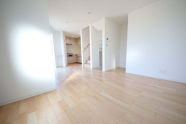 家族の交流が深まるリビングイン階段を配した2階LDK