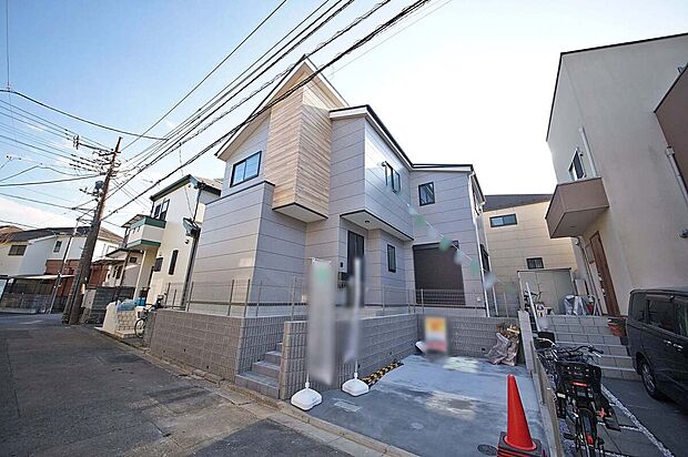 南側リビングと吹き抜けにより、陽当り良好！ZEH水準の省エネ住宅です