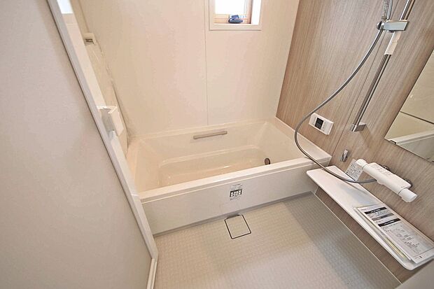 人の目を気にする事無くリラックスタイムを楽しめるよう2階に浴室を設けました
