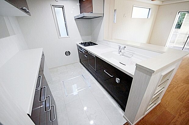 【当社分譲済施工例 キッチン】浄水器・食洗機付システムキッチン