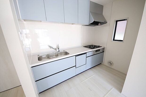 【2号棟 キッチン】壁付タイプのキッチンはお料理に集中出来ますね