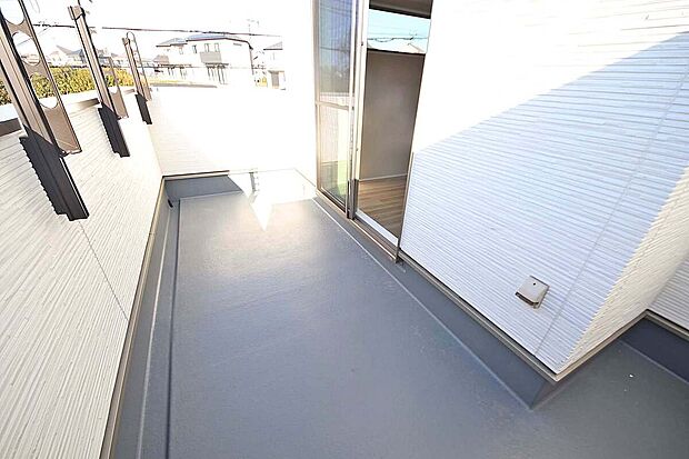 【バルコニー】4.5ｍワイドスパンバルコニー付きで開放的！