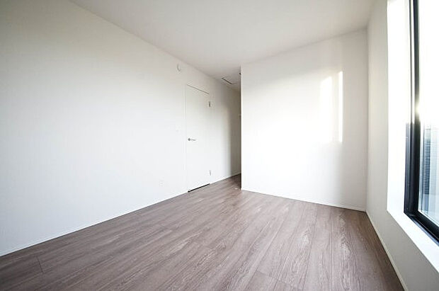 【2号棟　洋室】全居室二面採光＋収納完備、どのお部屋も風通しが良く整理整頓が捗ります