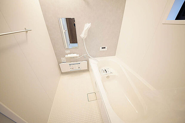 【浴室】浴室換気乾燥暖房機付で冬や雨の日も快適にお使いになれます