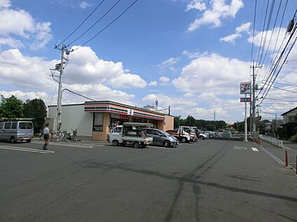 セブンイレブン 約309m