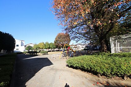 野寺4丁目児童遊園 約329m