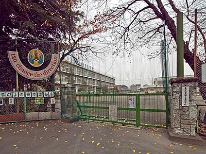 第一小学校 約720m