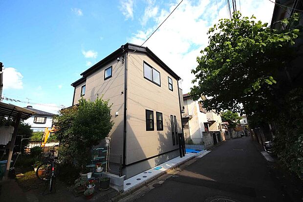 【外観】車の出し入れがしやすいオープン外構のお住まい