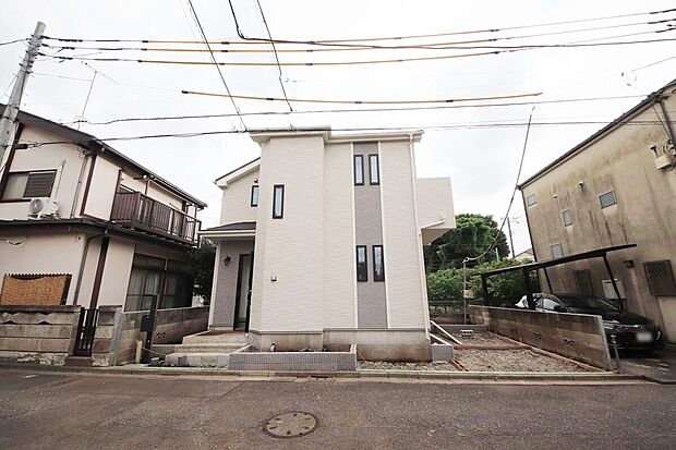 【外観】車の出し入れがしやすいオープン外構のお住まい