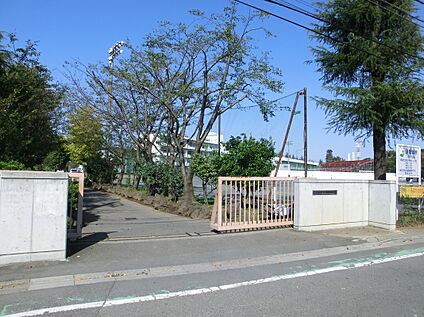 第三中学校 約880m