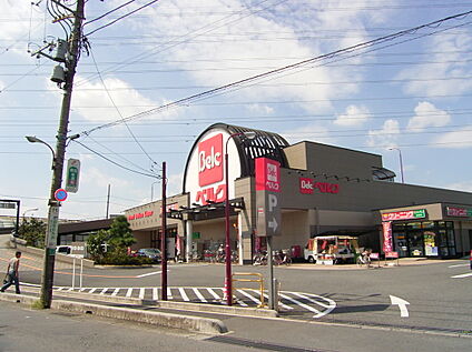 ベルク池田店 約513m
