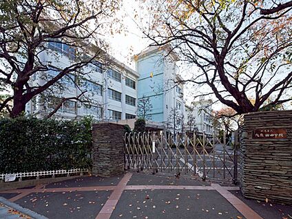 大泉西中学校 約252m