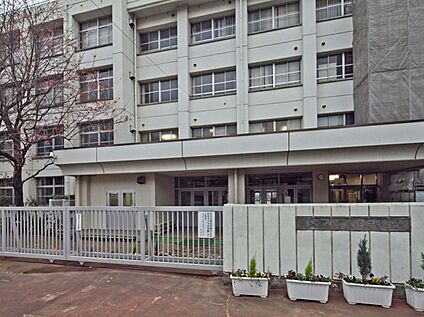 中央中学校 約660m