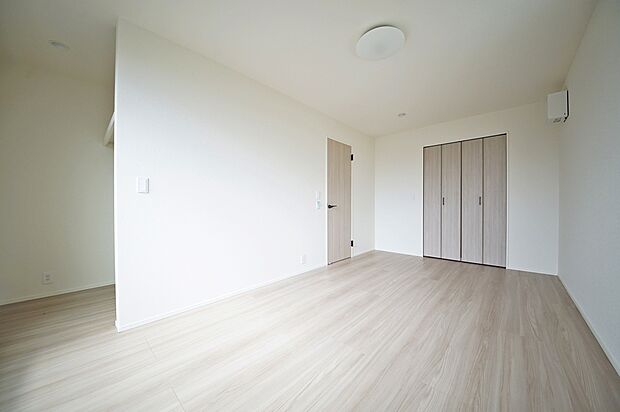 【洋室】全居室収納付きでお部屋がすっきり片付き、生活空間をより広く利用出来ます