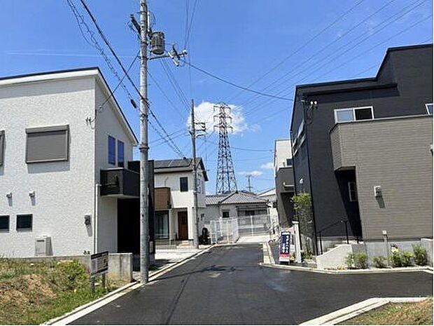 【【分譲地内】】タウン内は通り抜けができない街区設計。住人以外の車が侵入しにくく安心です。