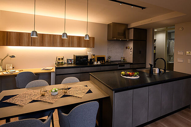 【【施工例/キッチン】】家族でキッチンを囲むように作業ができるので、お子様もお手伝いしやすいスペースになっています。