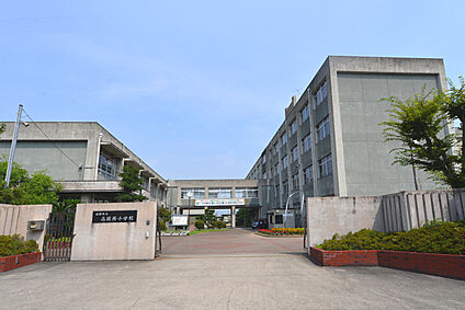 姫路市立高岡西小学校 約0m ( 徒歩約12分)