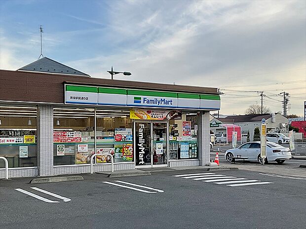 ファミリーマート新座駅前通り店