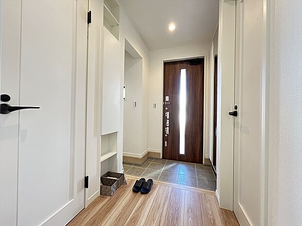 【【既分譲写真／玄関】】※画像にはオプション商品も含まれております。