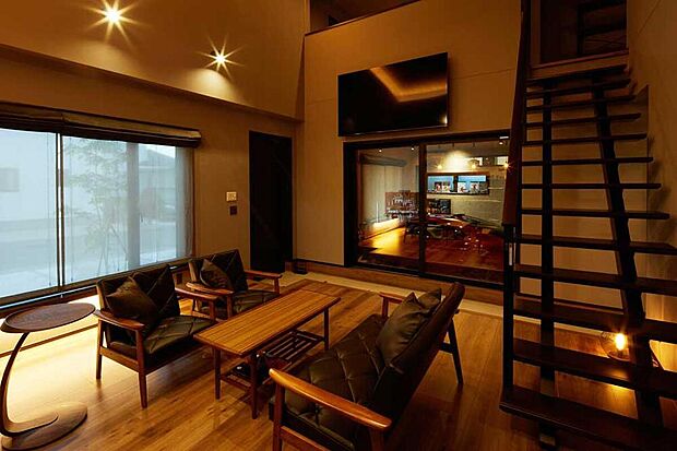 【建物プラン例(内観写真)】建築実例(2)/インダストリアルな雰囲気漂うLDK。カフェやバーのような落ち着いたイメージに仕上げました。